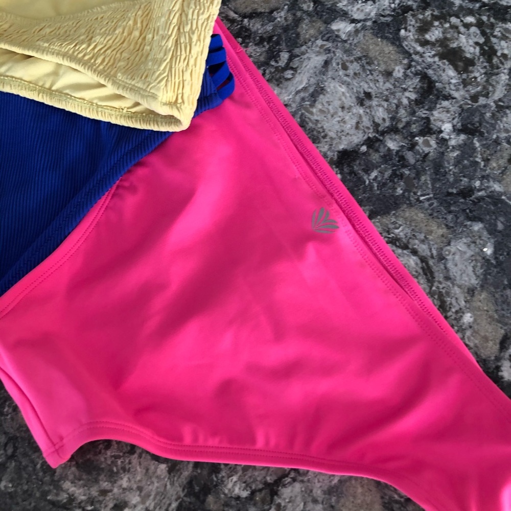Bikinis - Picture 5 of 5